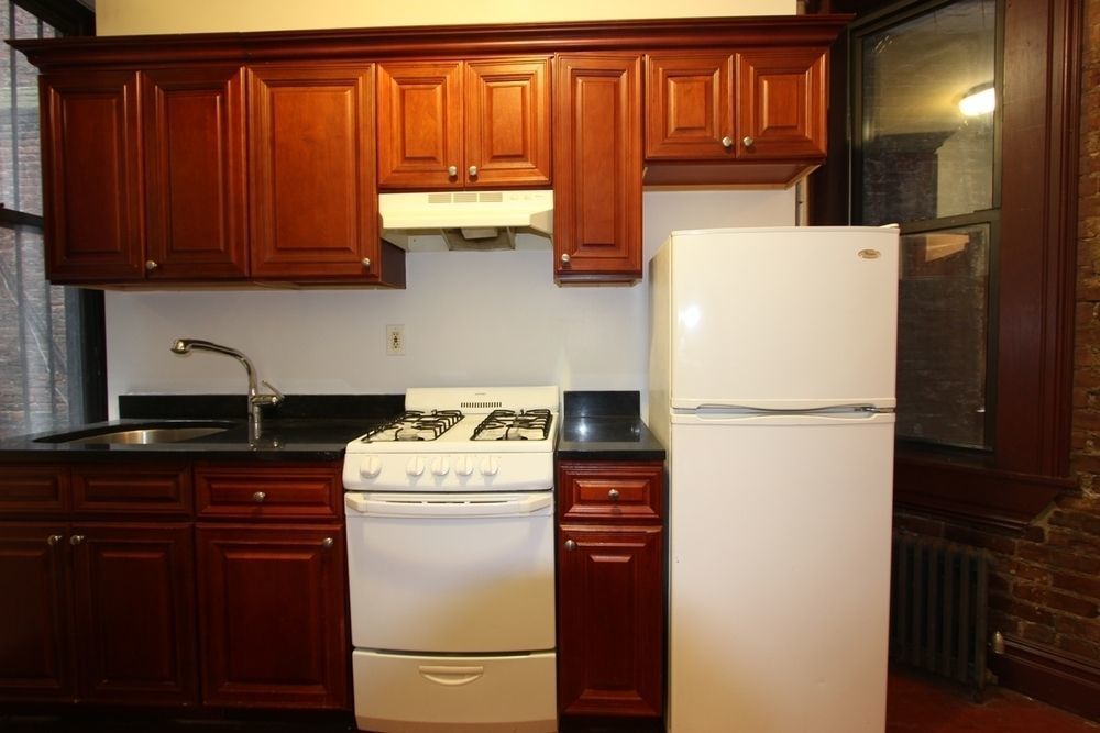 142 West 109th Street, Unit 1E Manhattan, NY 10025 - Photo 3 of 7