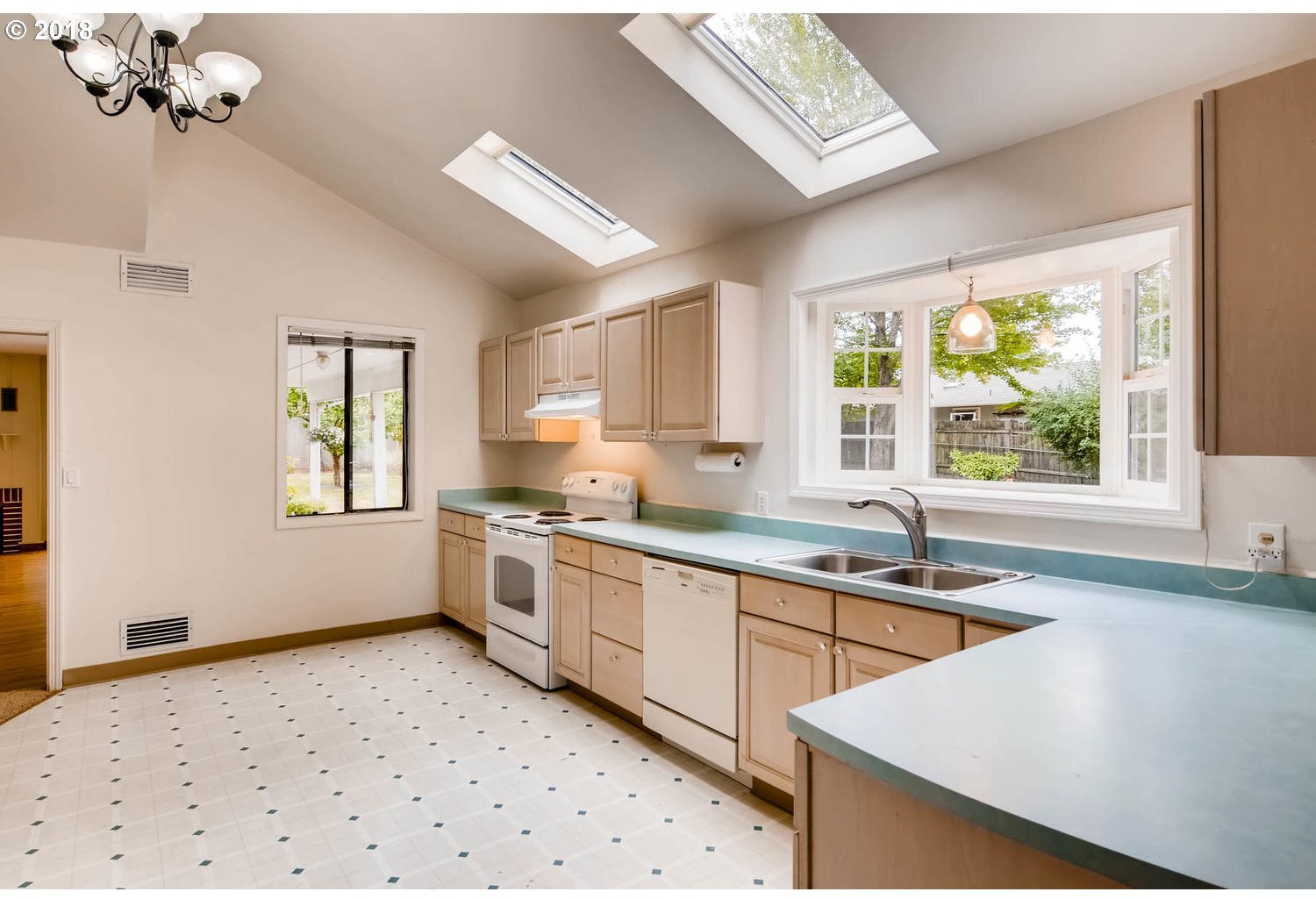 14870 Southwest Davis Road Beaverton, OR 97007 - Photo 11 of 28 Gallery Image 11