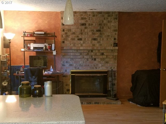 160 Southeast 151st Avenue Portland, OR 97233 - Photo 6 of 15