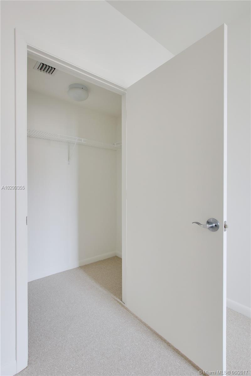 253 Northeast 2nd Street, Unit 1710 Miami, FL 33132 - Photo 17 of 35