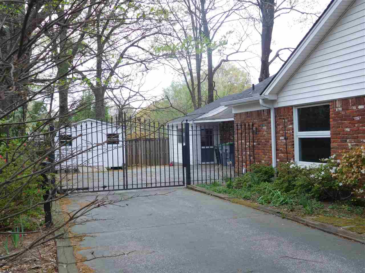 1145 Hayne Road Memphis, TN 38119 - Photo 22 of 24 Remote controlled gate