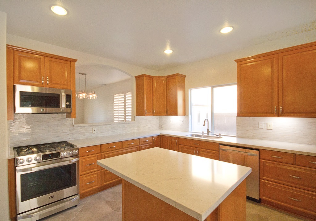5042 Lake Circle Road Fallbrook, CA 92028 - Photo 2 of 18 Gallery Image 2