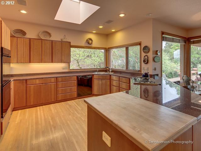 15615 Southwest Roshak Road Portland, OR 97224 - Photo 7 of 16 Gallery Image 7