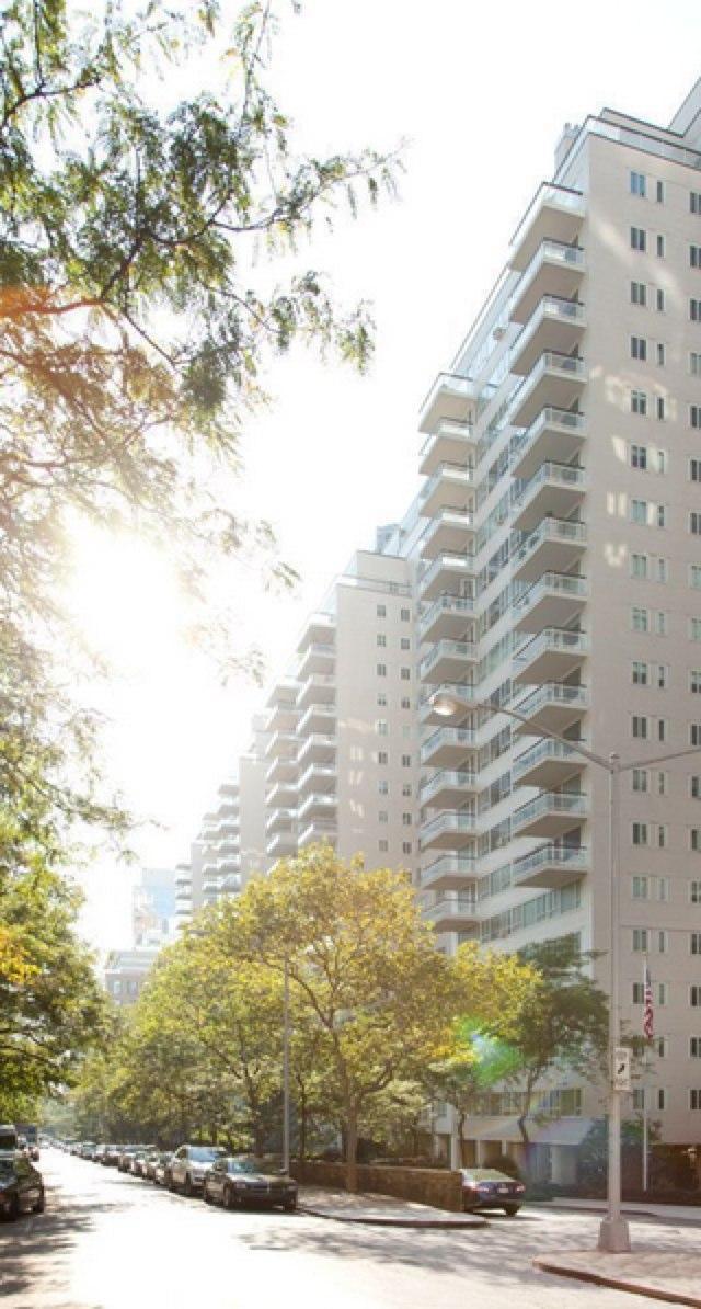 200 East 66th Street, Unit D303 Manhattan, NY 10065 - Photo 9 of 11