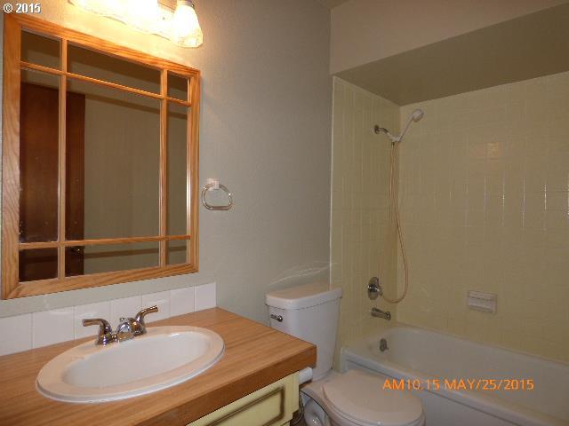 6585 Southwest 203rd Avenue Aloha, OR 97078 - Photo 8 of 16