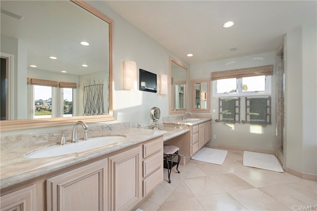 23 Emerald Glen Laguna Niguel, CA 92677 - Photo 35 of 56 Master vanities