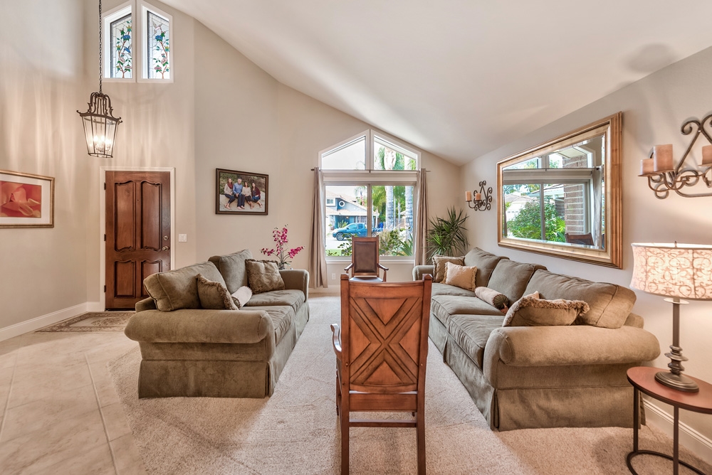 13895 Country Creek Road Poway, CA 92064 - Photo 4 of 25 Gallery Image 4