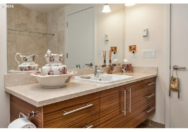 1830 Northwest Riverscape Street, Unit 409 Portland, OR 97209 - Photo 10 of 15 Gallery Image 10