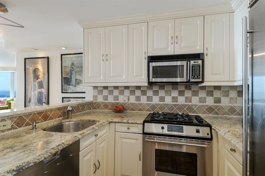 200 Rector Place, Unit 36E Manhattan, NY 10280 - Photo 4 of 12