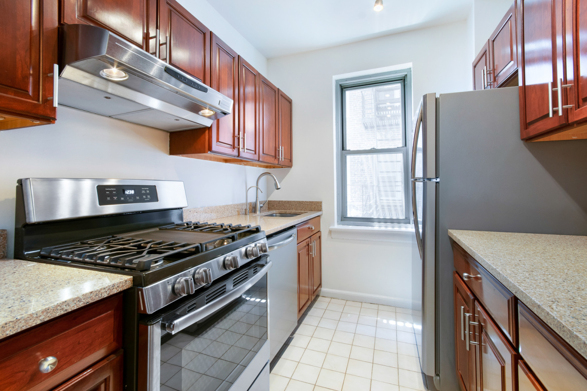 4445 Post Road, Unit 4E Manhattan, NY 10471 - Photo 3 of 8 Gallery Image 3