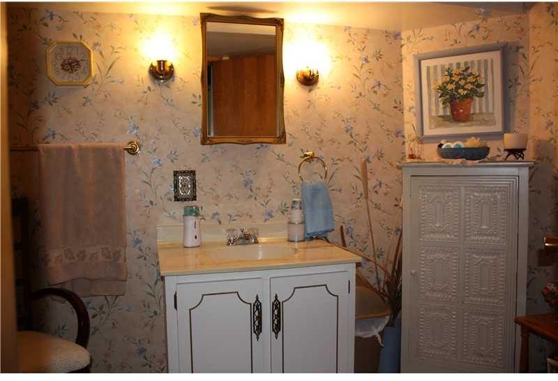 1817 Greentree Road Pittsburgh, PA 15220 - Photo 22 of 25 Gallery Image 22