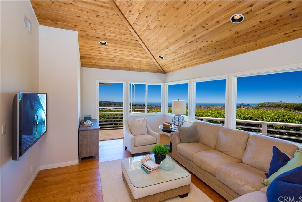 1588 Skyline Drive Laguna Beach, CA 92651 - Photo 6 of 18 Separate family room with ocean views and direct deck and pool access. Custom vaulted ceilings.