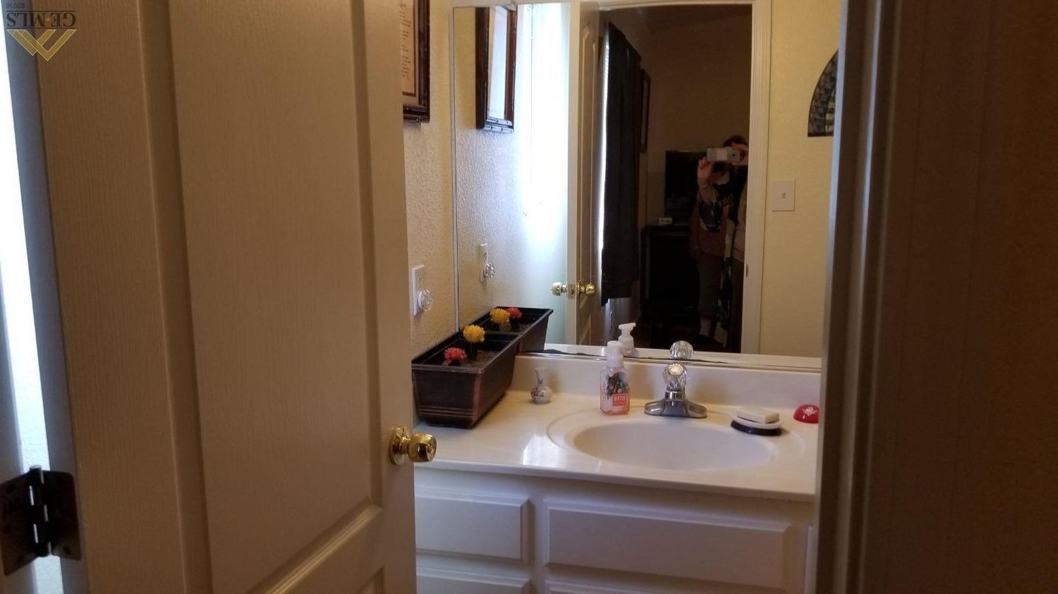 4215 Noella Road Bakersfield, CA 93313 - Photo 12 of 17 Gallery Image 12