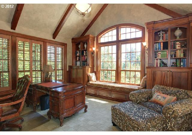 11367 Southwest Riverwood Road Portland, OR 97219 - Photo 6 of 16 Gallery Image 6