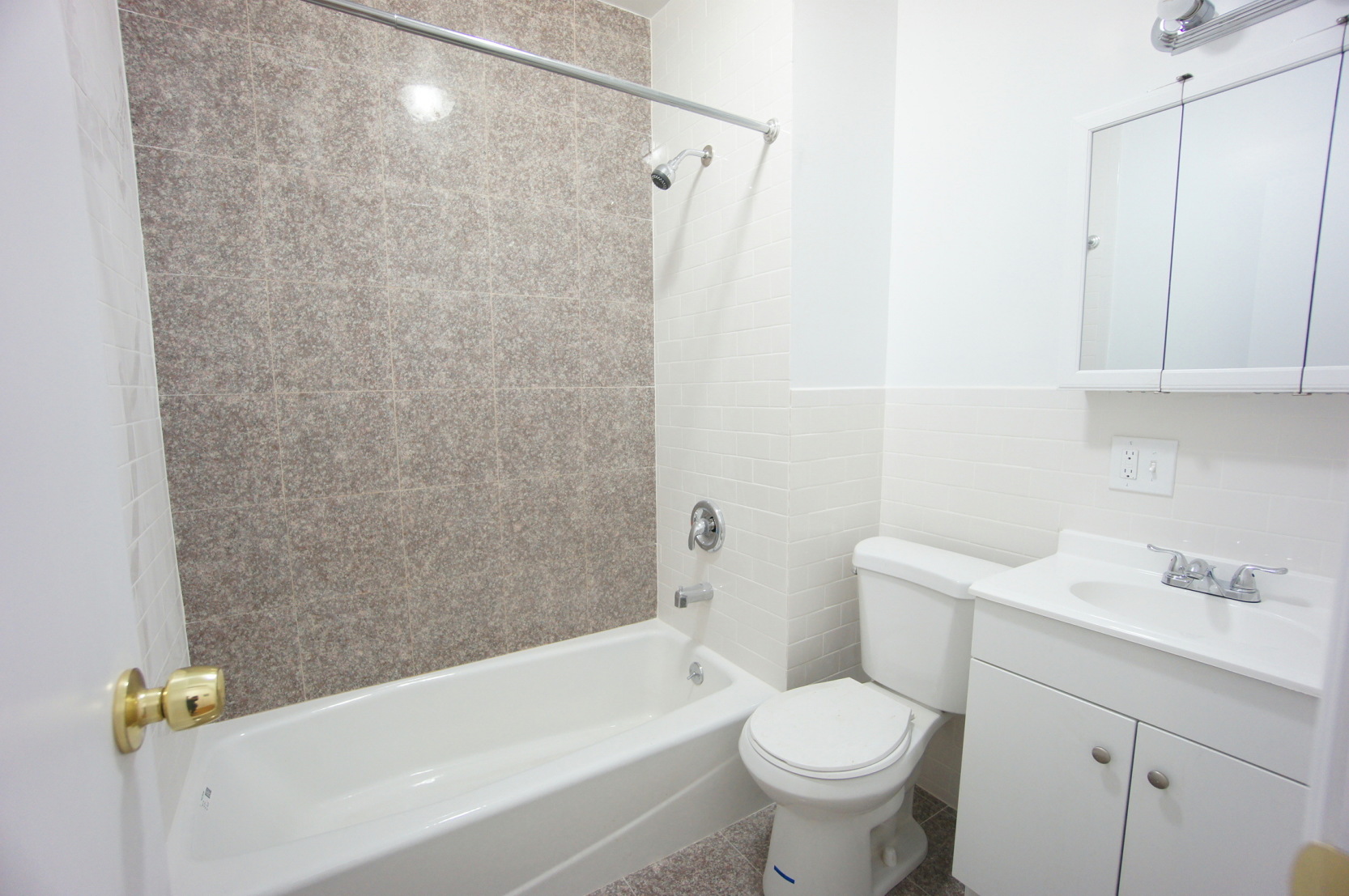64 West 70th Street, Unit 4B Manhattan, NY 10023 - Photo 5 of 5