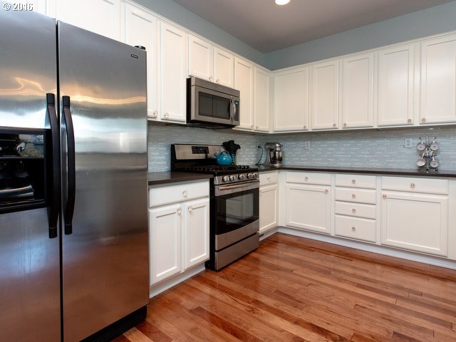 4566 Southeast Davis Road Hillsboro, OR 97123 - Photo 9 of 32 Gallery Image 9