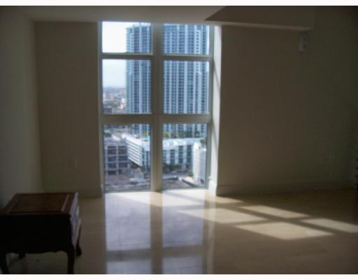 41 Southeast 5th Street, Unit 1517 Miami, FL 33131 - Photo 13 of 16