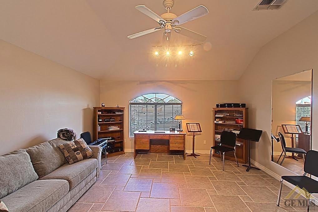 13221 Meacham Road Bakersfield, CA 93314 - Photo 7 of 30 Gallery Image 7