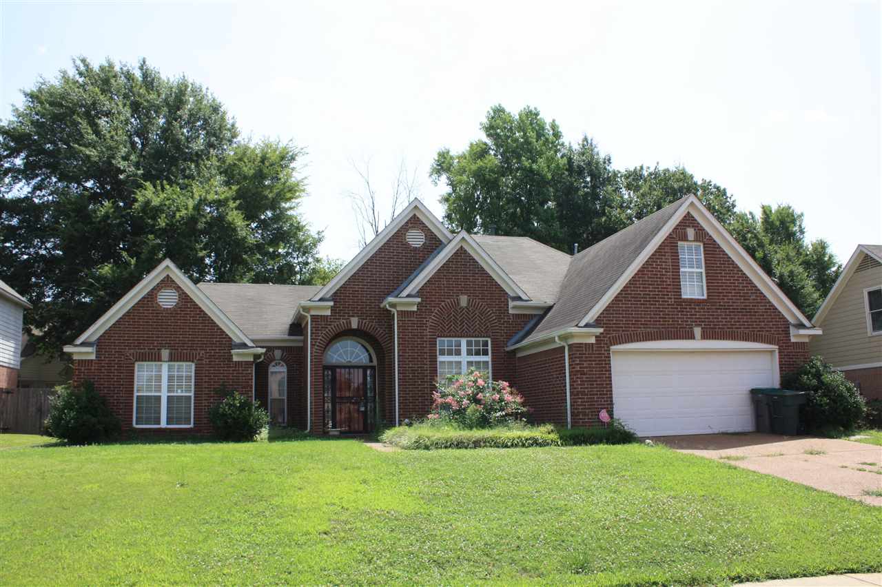 308 North Ericson Road Memphis, TN 38018 - Photo 1 of 10 A very spacious wonderful family home priced to SELL! Features 3 bedrooms including a luxury master suite, a bonus room, a sunroom, a formal dining room and a pristine kitchen.