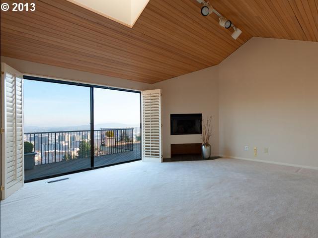 1045 Southwest Rivington Drive Portland, OR 97201 - Photo 4 of 16 Gallery Image 4