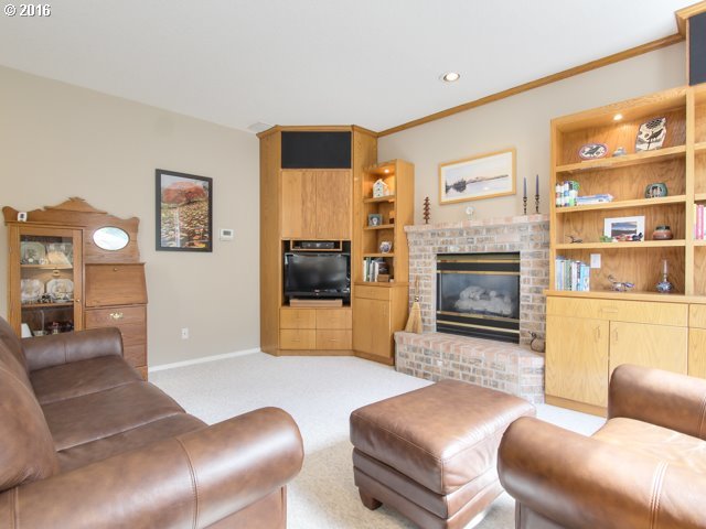10236 Southwest Stuart Court Tigard, OR 97224 - Photo 16 of 32 Gallery Image 16