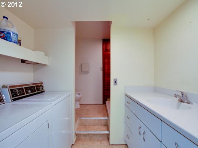 3528 Southwest Beaverton Court Portland, OR 97239 - Photo 14 of 15