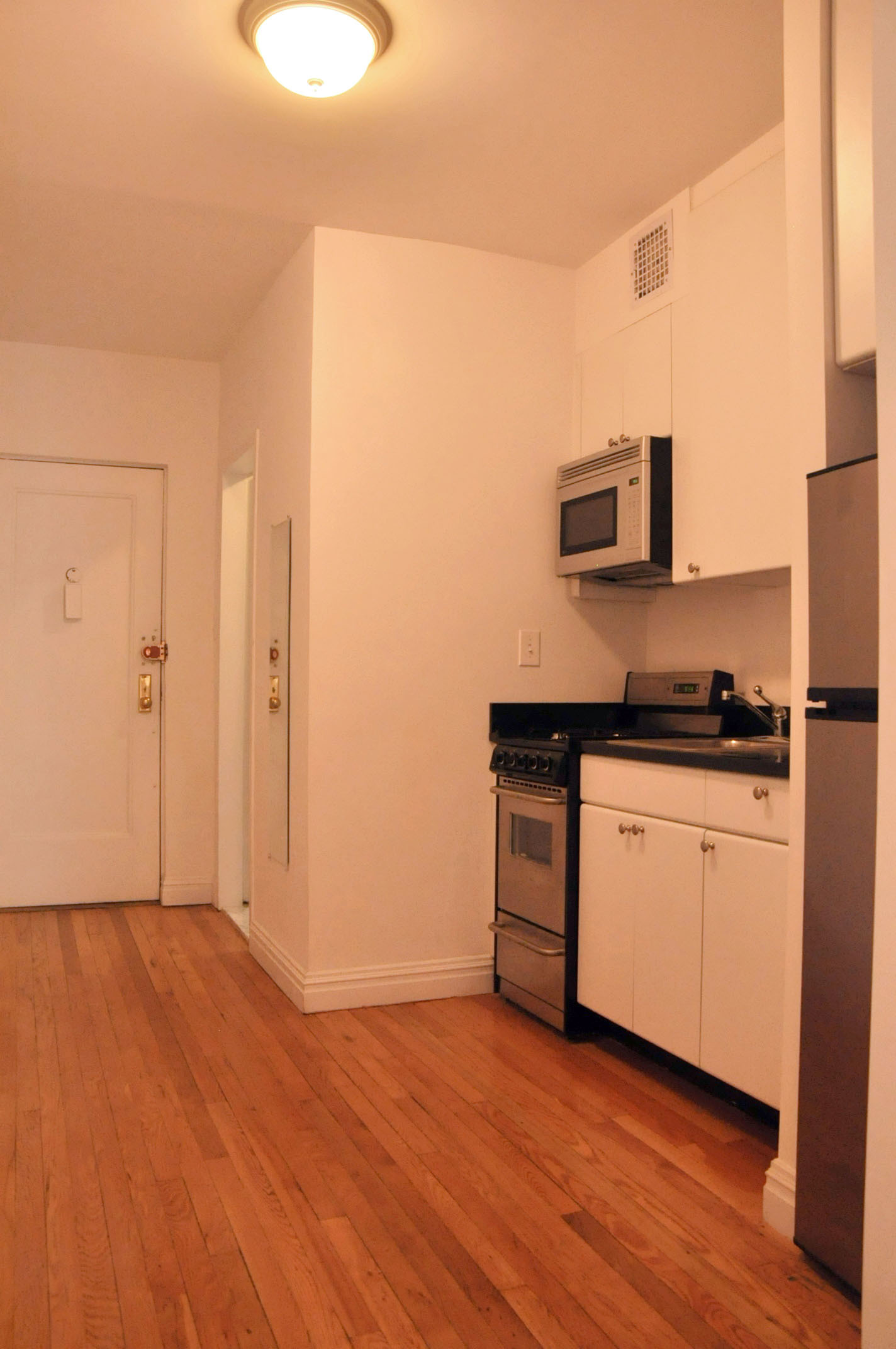 312 West 23rd Street, Unit 4F Manhattan, NY 10011 - Photo 4 of 12