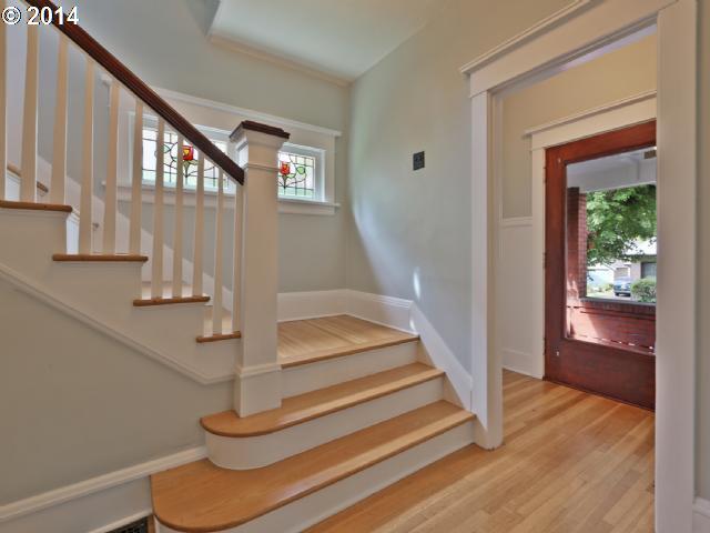 1738 Southeast 25th Avenue Portland, OR 97214 - Photo 2 of 16