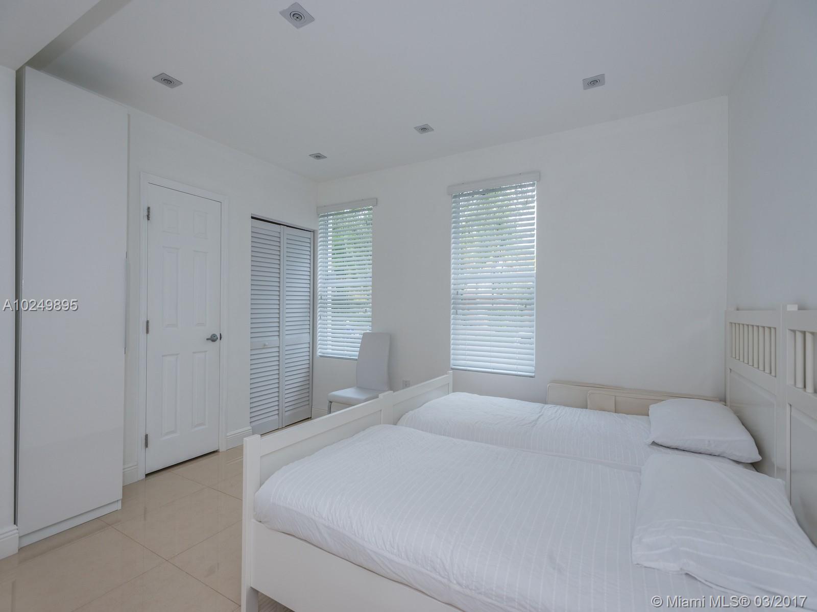 152 Southwest 20th Road Miami, FL 33129 - Photo 9 of 24