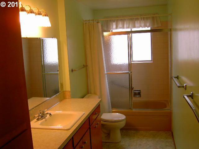 1155 Randolph Road Woodburn, OR 97071 - Photo 10 of 15 Gallery Image 10
