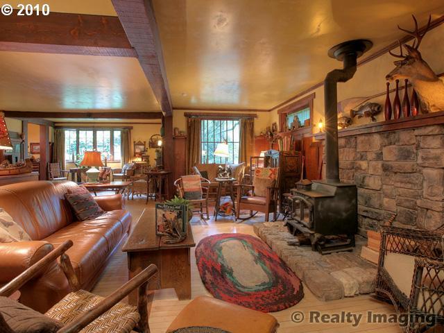 8102 Southeast Barbara Welch Road Portland, OR 97236 - Photo 5 of 16