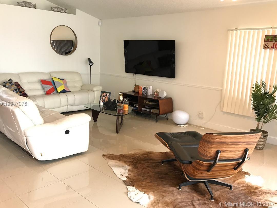 312 Bridgeton Road Weston, FL 33326 - Photo 5 of 12 Gallery Image 5