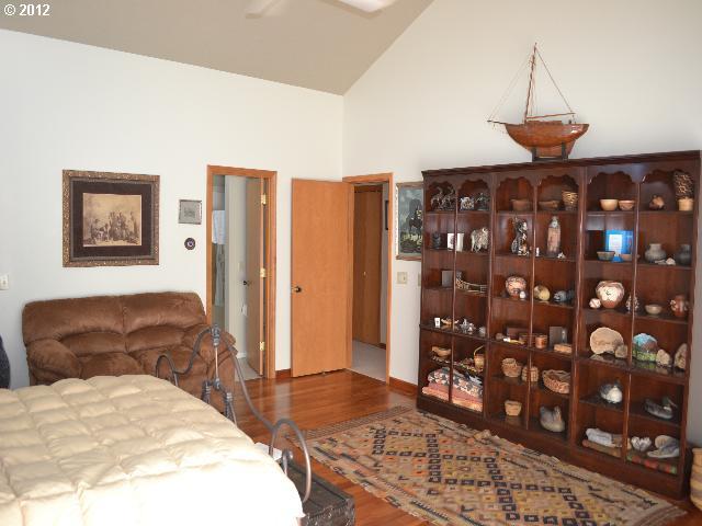 906 Frankton Road Hood River, OR 97031 - Photo 13 of 16 Gallery Image 13