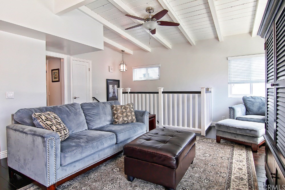 905 North Valley Drive Manhattan Beach, CA 90266 - Photo 2 of 18