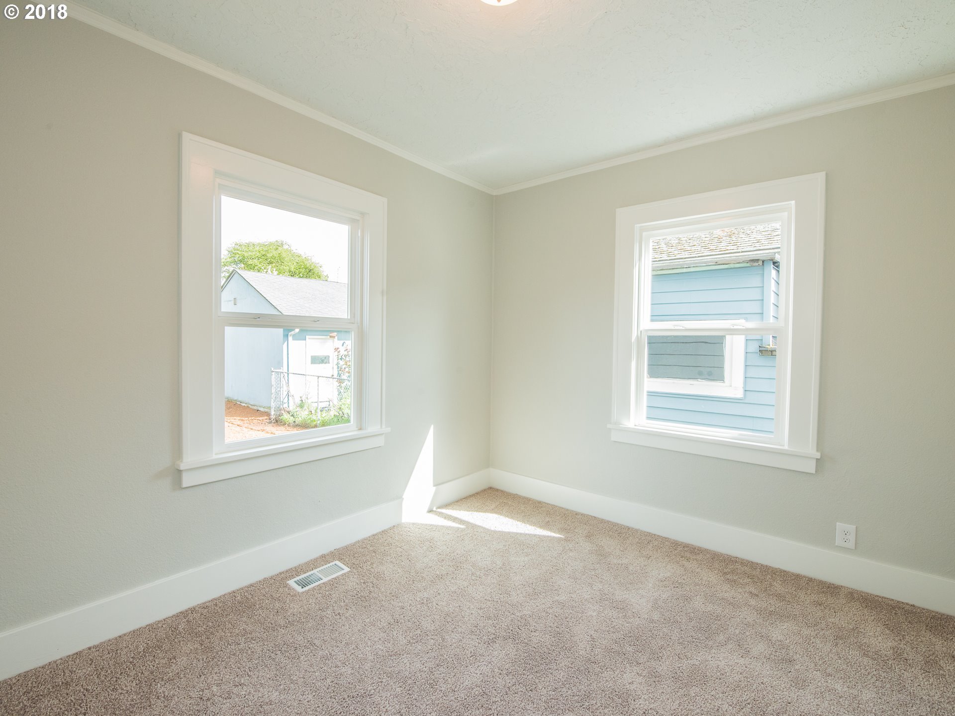 912 Northeast 68th Avenue Portland, OR 97213 - Photo 8 of 31 Gallery Image 8
