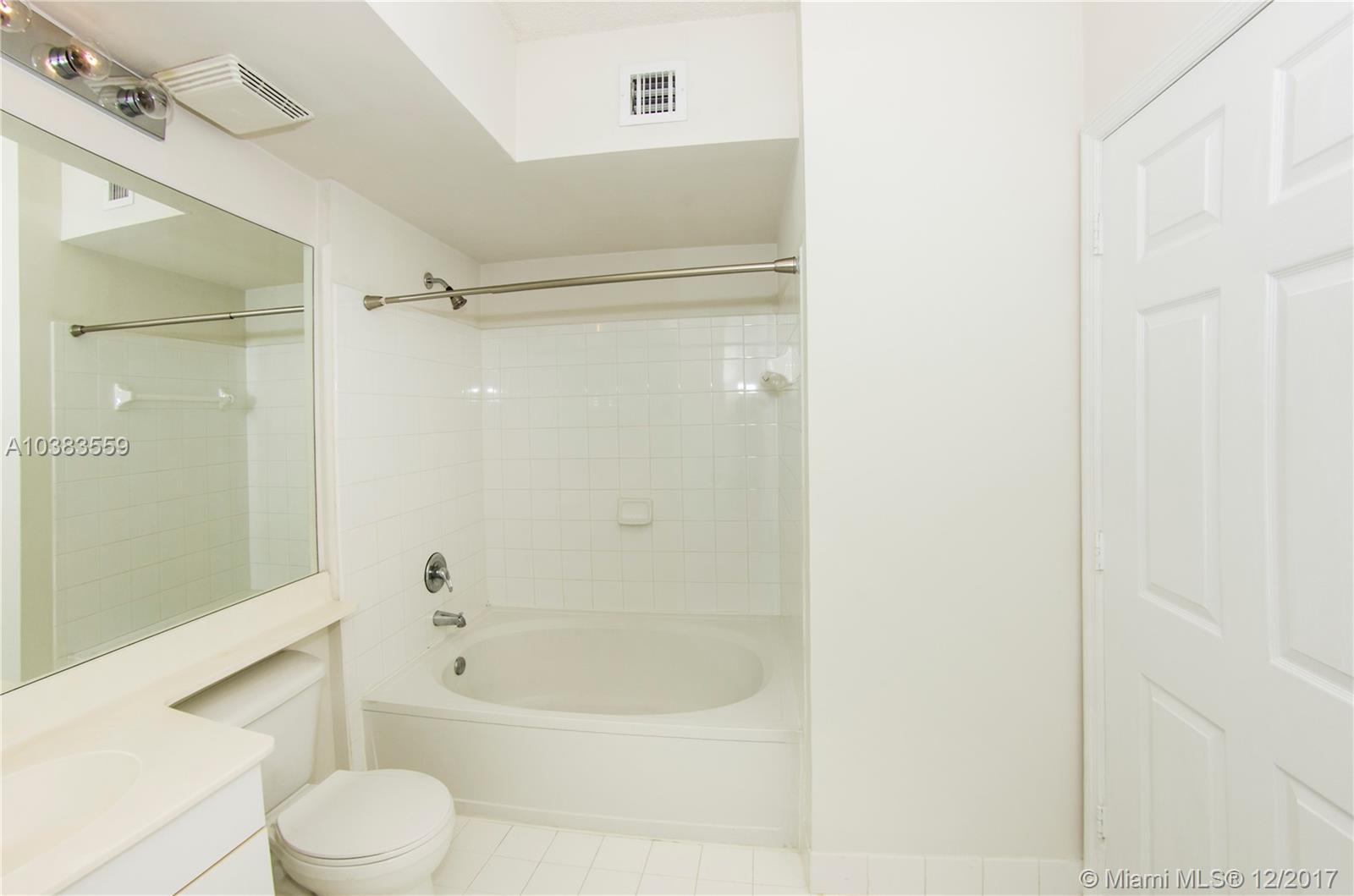 17100 North Bay Road, Unit 1616 Sunny Isles Beach, FL 33160 - Photo 5 of 23
