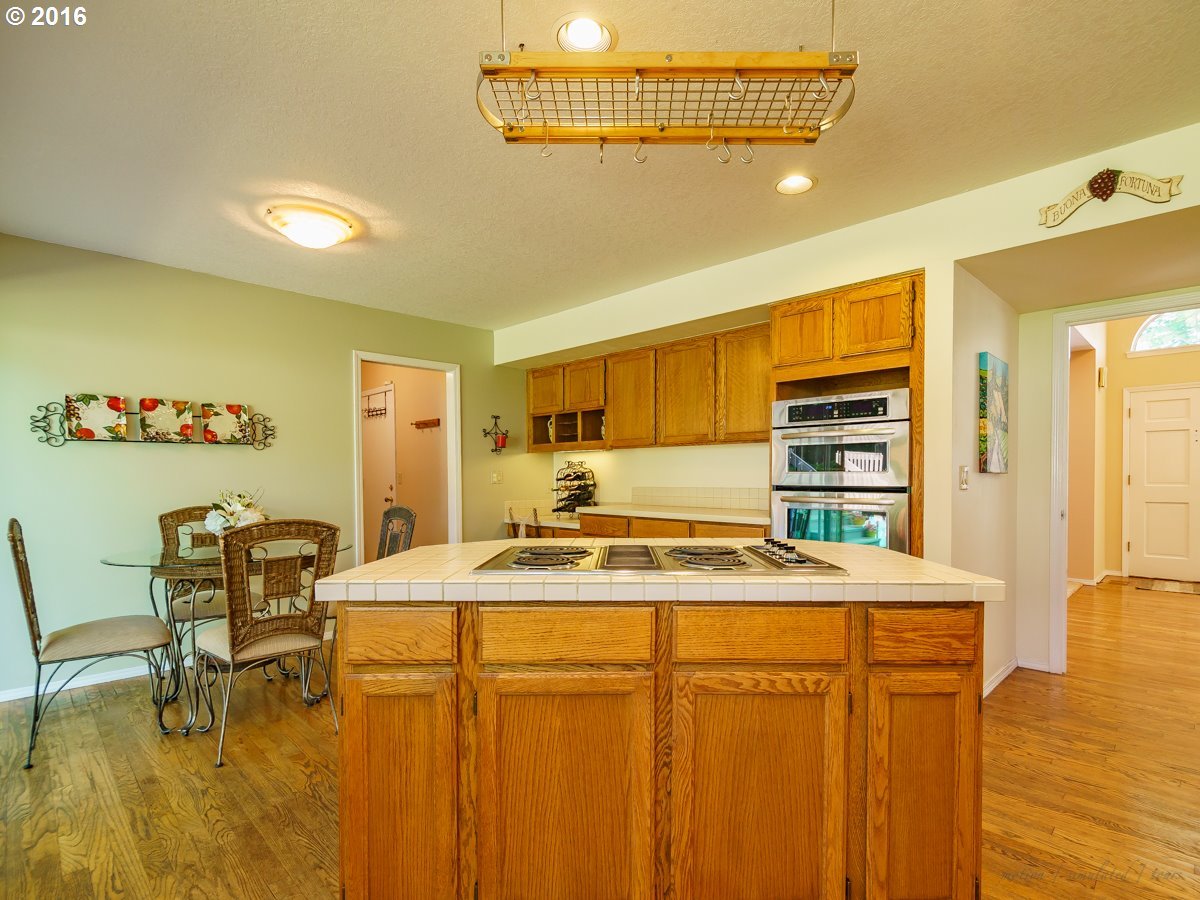 9830 Southwest Dapplegrey Loop Beaverton, OR 97008 - Photo 8 of 25 Gallery Image 8