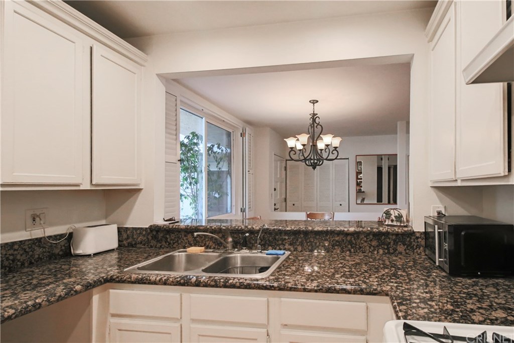 14315 Riverside Drive, Unit 105 Sherman Oaks, CA 91423 - Photo 12 of 42