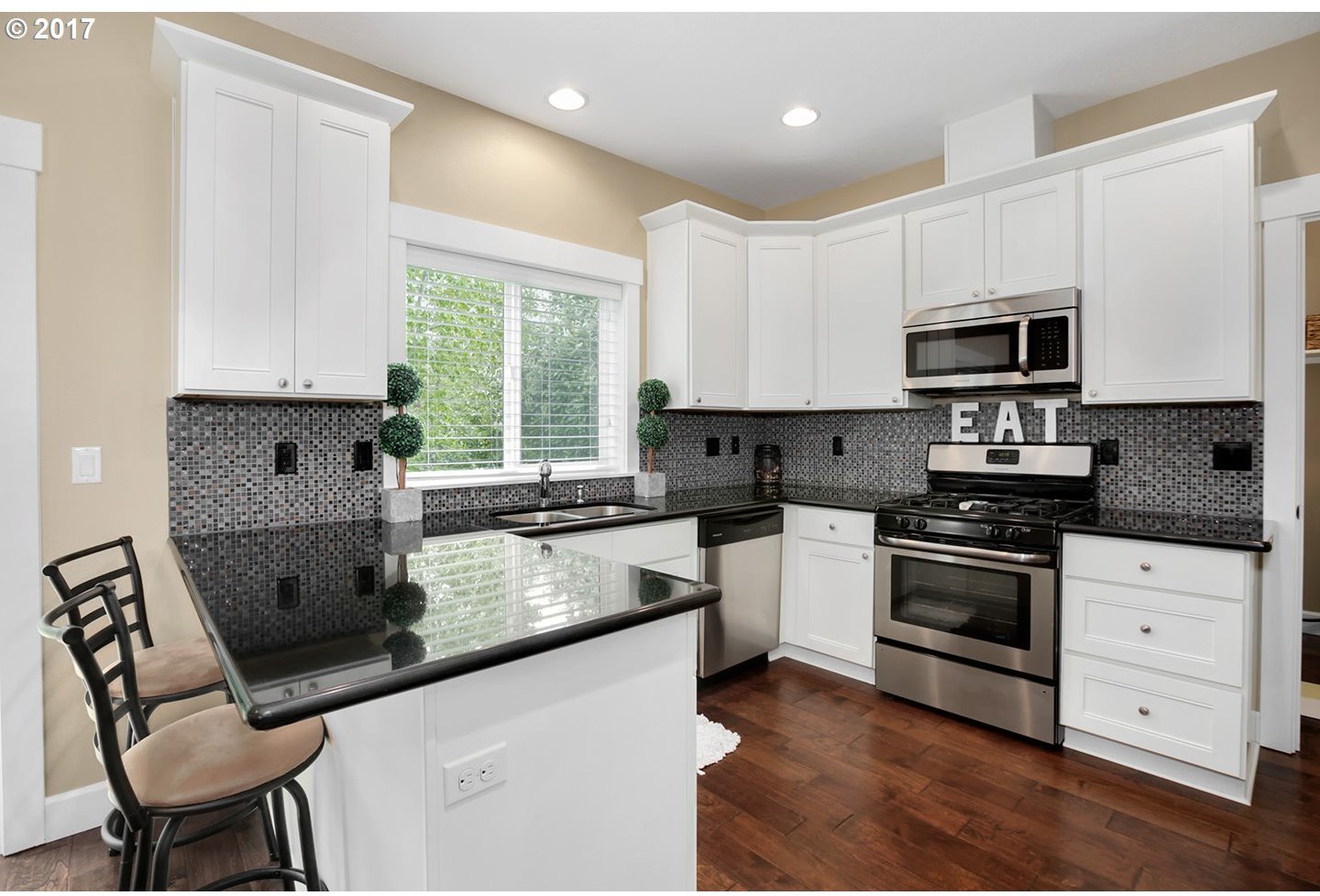 1043 Northeast Faloma Road Portland, OR 97211 - Photo 12 of 32 Gallery Image 12