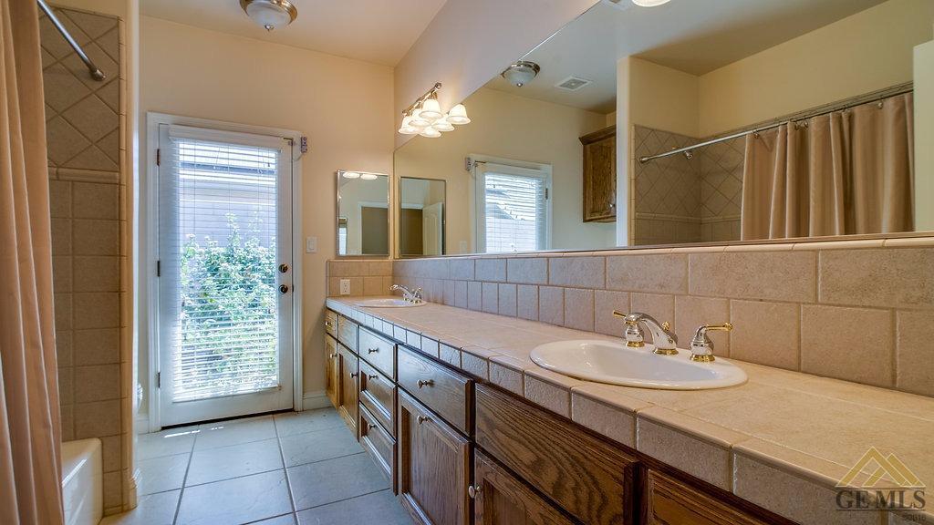 10207 Skiles Drive Bakersfield, CA 93311 - Photo 27 of 34