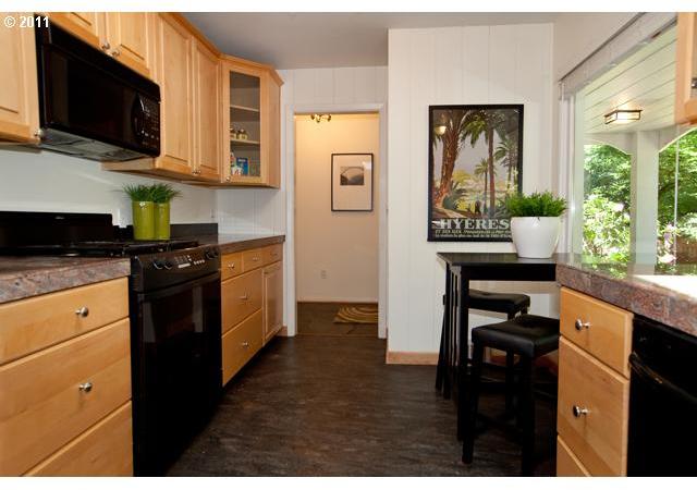 2136 Southwest Boundary Street Portland, OR 97239 - Photo 5 of 14 Gallery Image 5