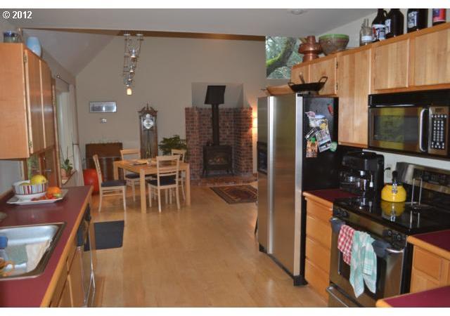 495 Country Club Road Hood River, OR 97031 - Photo 9 of 16 Gallery Image 9