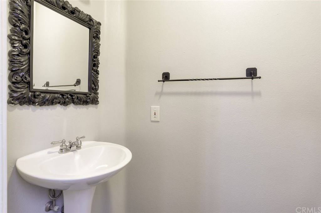 25731 Hammet Circle Stevenson Ranch, CA 91381 - Photo 13 of 36