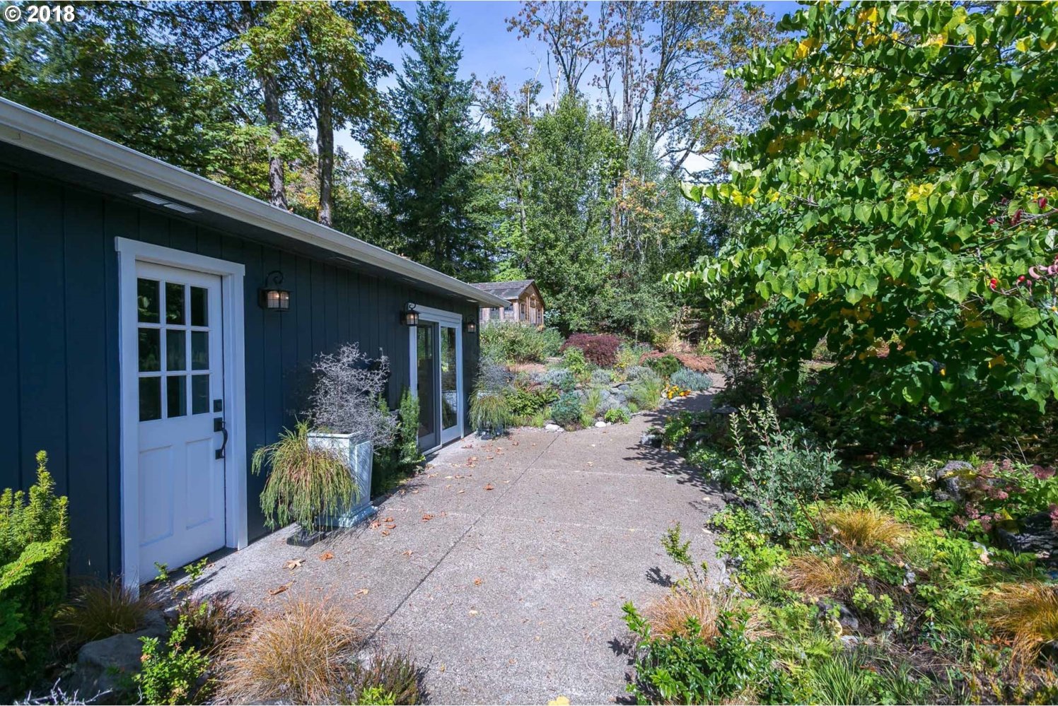 609 Southwest Maplecrest Court Portland, OR 97219 - Photo 25 of 32 Gallery Image 25