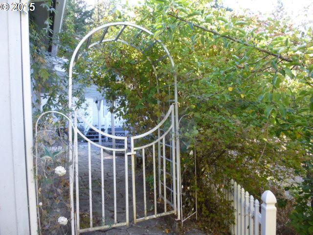 250 Evergreen Ridge Road Riddle, OR 97469 - Photo 2 of 14