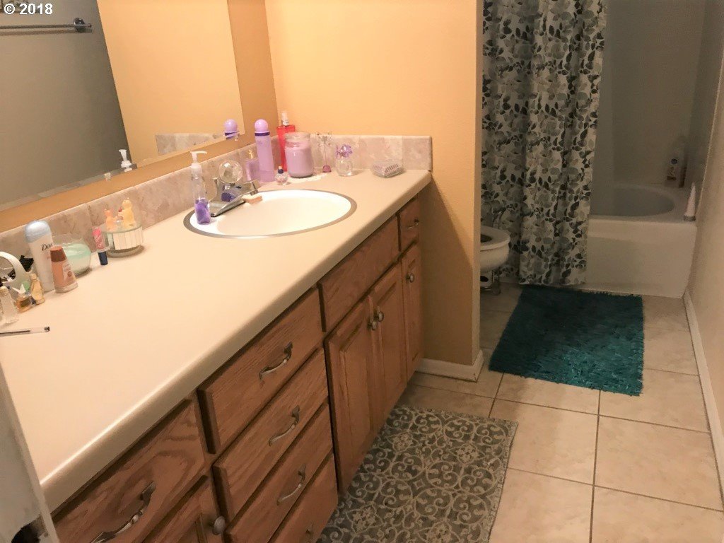 1108 Pleasant Street Springfield, OR 97477 - Photo 3 of 12