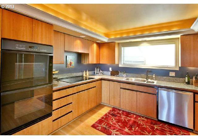 5407 Southwest View Point Terrace Portland, OR 97239 - Photo 4 of 16