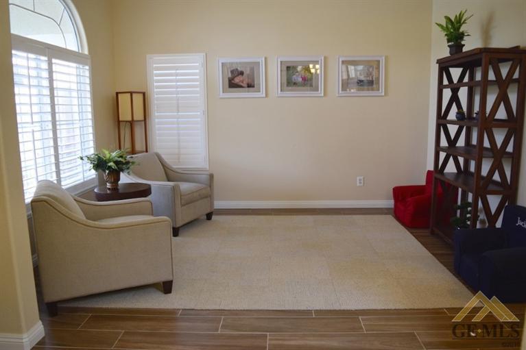 5204 Kickapoo Court Bakersfield, CA 93312 - Photo 3 of 26 Gallery Image 3