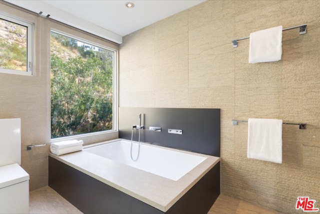 1514 Rising Glen Road Los Angeles, CA 90069 - Photo 11 of 20