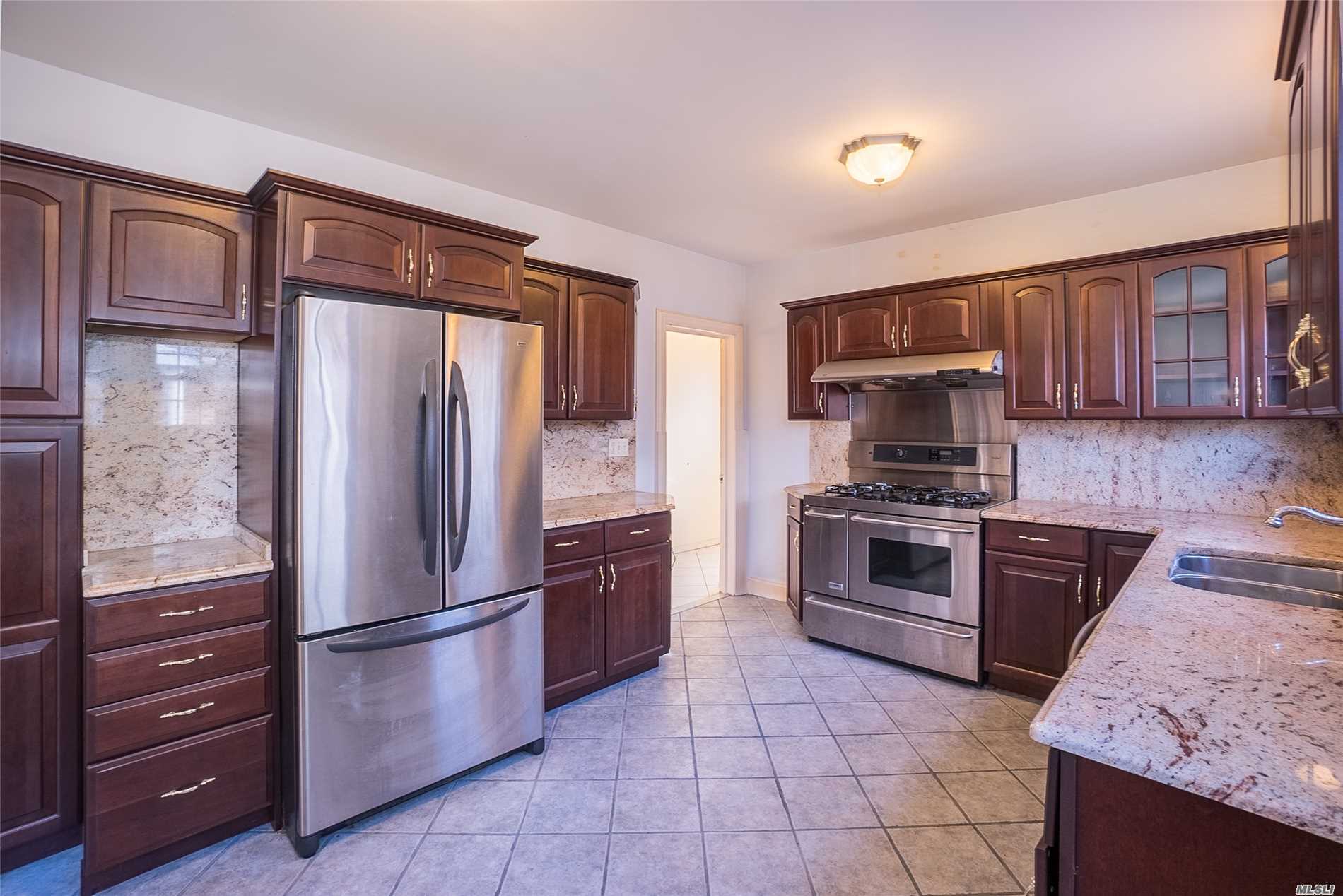 39 Boulevard Queens, NY 11357 - Photo 7 of 20